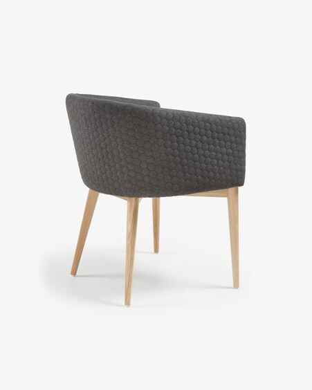 Silla Harlan gris oscuro y patas de madera maciza de fresno