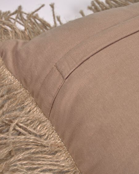 Funda de cojín Delcie de algodón beige con flecos de yute de 45 x 45 cm