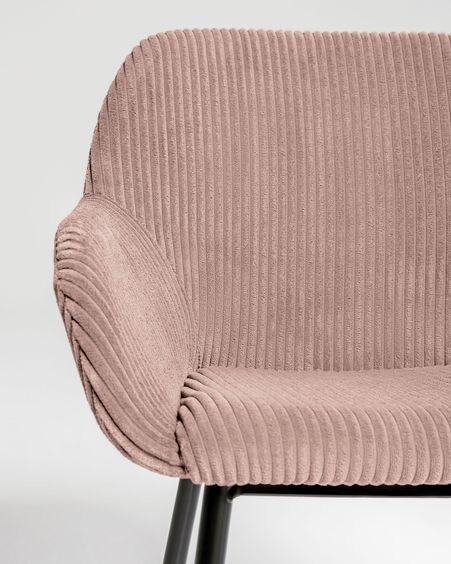 Silla Konna pana gruesa rosa y patas de acero acabado pintado negro