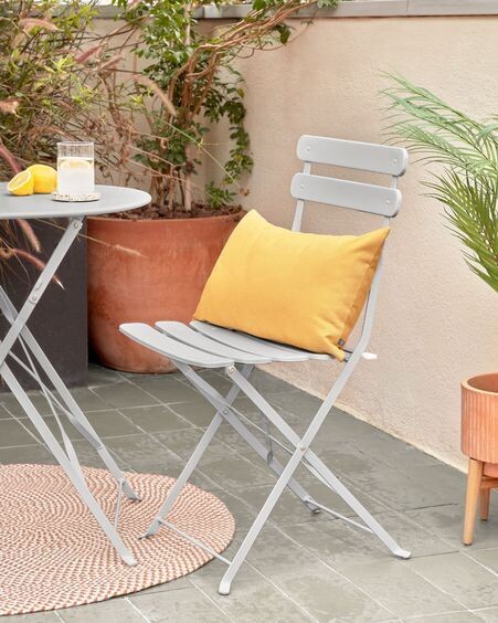 Set de exterior Alrick de mesa y 2 sillas plegables de acero gris claro