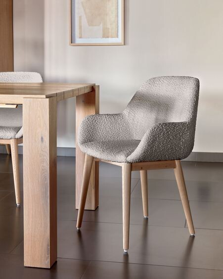 Silla Konna de borreguito gris claro y patas de chapa de fresno acabado natural