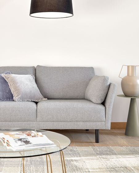 Sofá Gilma 2 plazas gris claro y patas acabado negro 170 cm