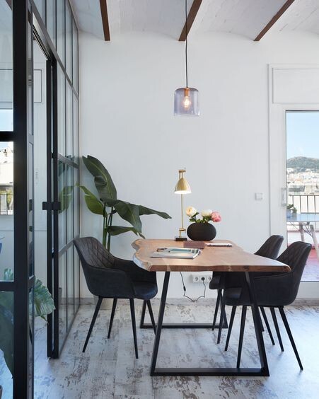 Mesa Alaia de madera maciza de acacia y patas de acero negro 180 x 90 cm