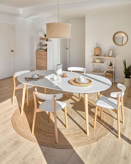 Mesa extensible redonda Oqui MDF lacado blanco y patas madera maciza haya 120(200)x120 cm