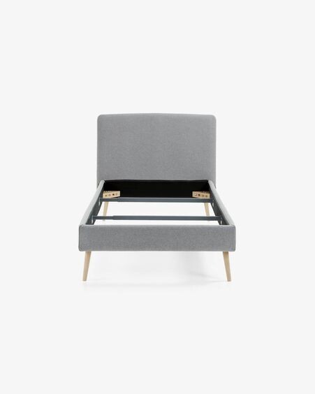 Cama desenfundable Dyla gris claro con patas de madera maciza de haya 90 x 190 cm