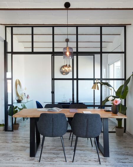 Mesa Alaia de madera maciza de acacia y patas de acero negro 180 x 90 cm