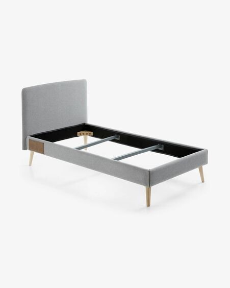 Cama desenfundable Dyla gris claro con patas de madera maciza de haya 90 x 190 cm