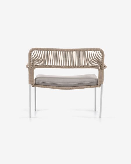 Sillón Cailin de cuerda beige y patas de acero galvanizado pintado en blanco