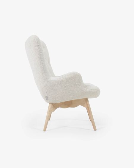 Butaca Kody de borreguito y patas de madera maciza de fresno