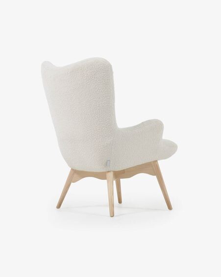 Butaca Kody de borreguito y patas de madera maciza de fresno