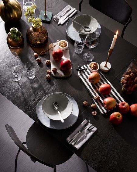 Mesa extensible Milian 170 (320) x 100 cm chapa de fresno patas de acero acabado negro