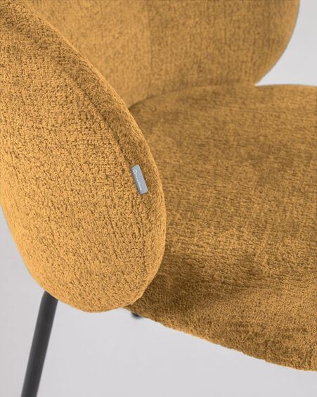 Silla Minna de chenilla mostaza y patas de acero acabado negro