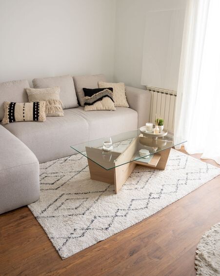 Mesa centro Balwind cristal y base de madera maciza de roble 110 x 60 cm