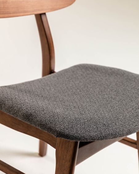 Silla Selia de madera maciza de caucho y chapa de nogal tapizado gris oscuro