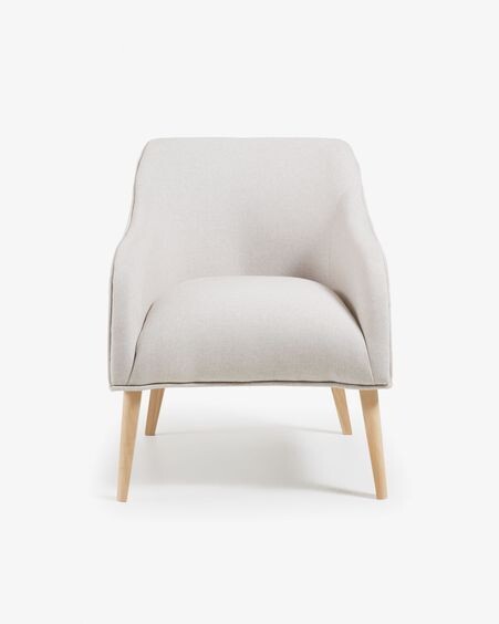 Butaca Bobly beige y patas de madera acabado natural