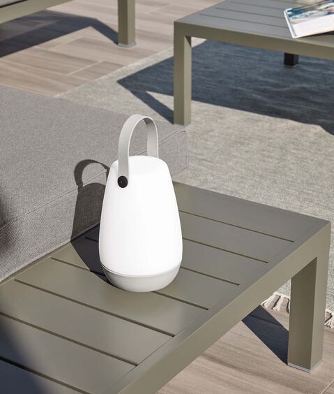 Lámpara de mesa exterior Dianela con asa gris