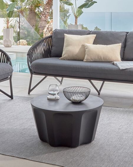 Mesa de centro redonda de exterior Vilandra de cemento con acabado negro Ø 60 cm