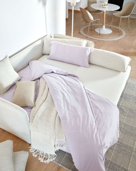 Sofá cama Tanit blanco y patas de madera maciza de haya con acabado natural 210 cm