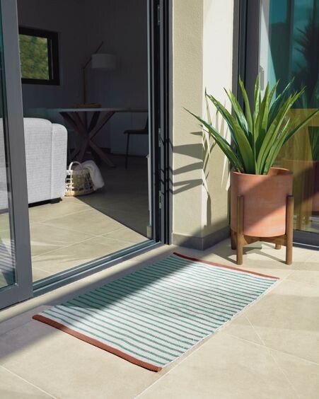 Alfombra exterior Catiana de PET rayas verde 60 x 90 cm