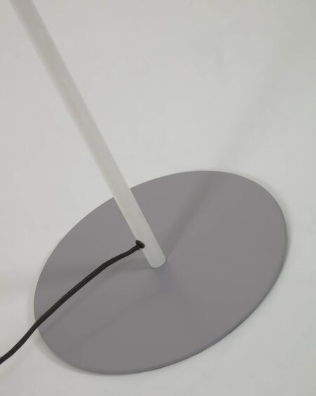 Lámpara de pie Brittany de metal con acabado pintado blanco y gris
