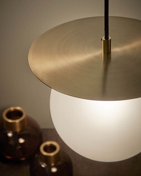Lámpara de techo Manz de metal efecto latón y cristal glaseado