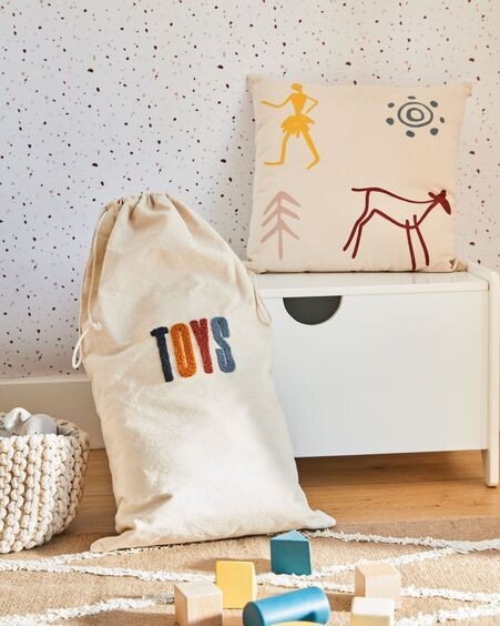 Bolsa para juguetes Sira 100% algodón letras mostaza y terracota