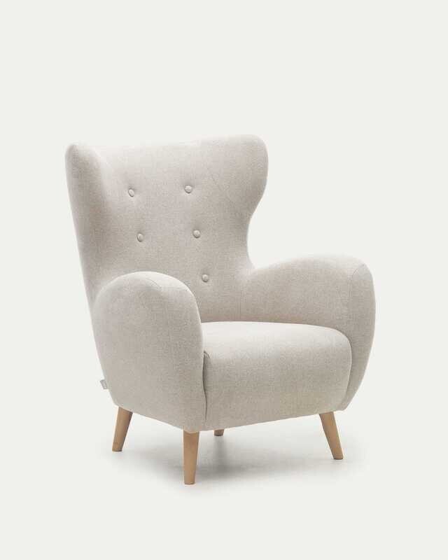 Butaca Patio de chenilla beige y patas de madera maciza de haya