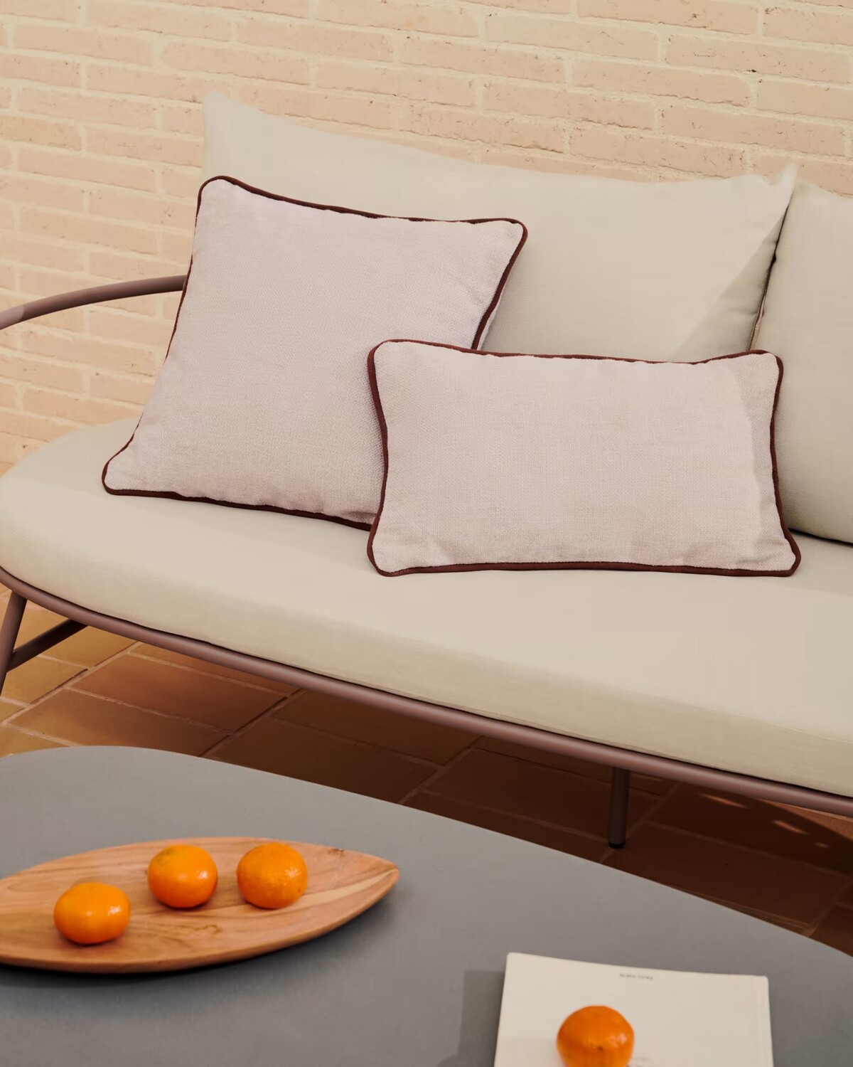 Funda cojín Sagulla 100% PET beige y borde marrón 45 x 45 cm