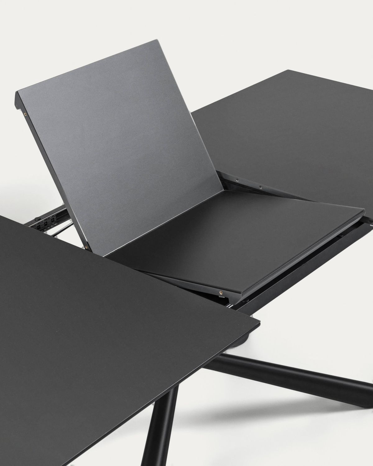 Mesa extensible Theone de cristal y patas de acero acabado negro 160 (210) x 90 cm