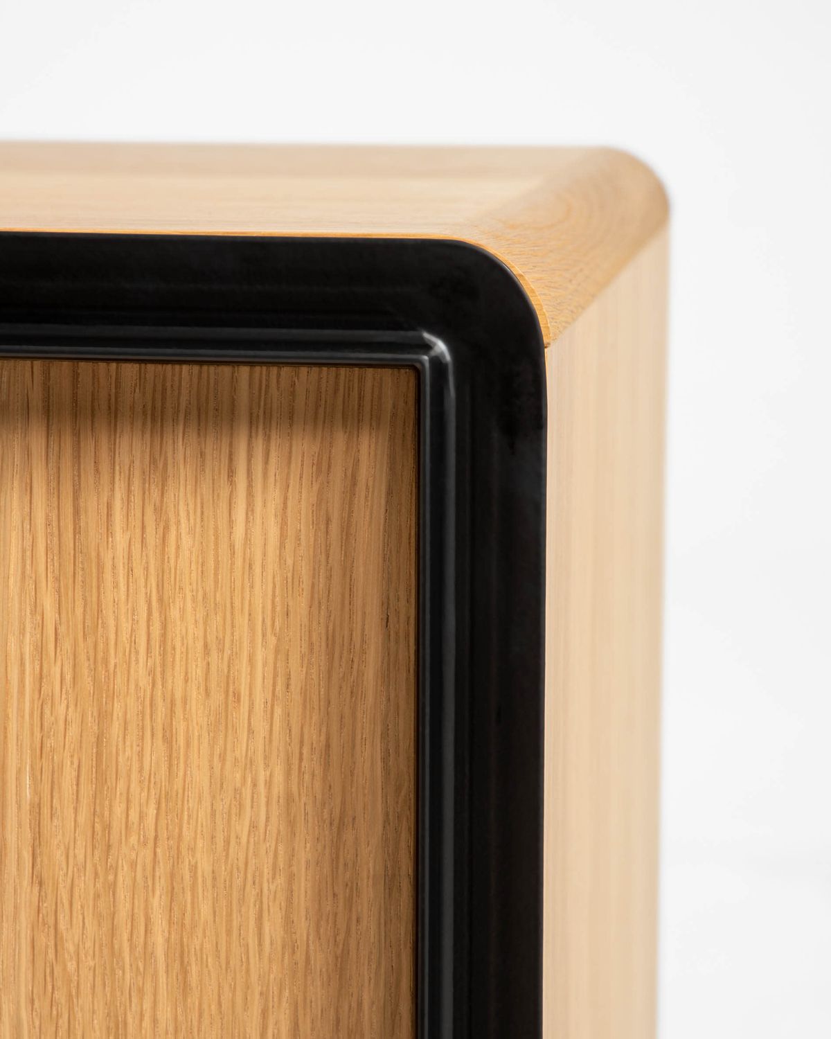Mueble TV Nadyria 3 puertas chapa de roble y acero con acabado pintado negro 180 x 50 cm