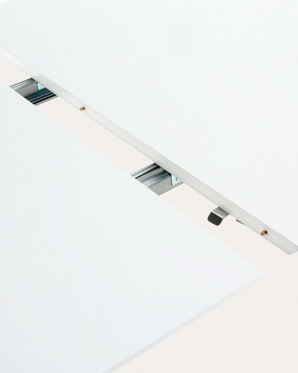 Mesa extensible oval Oqui MDF lacado blanco y patas madera maciza haya 120 (200) x 90 cm
