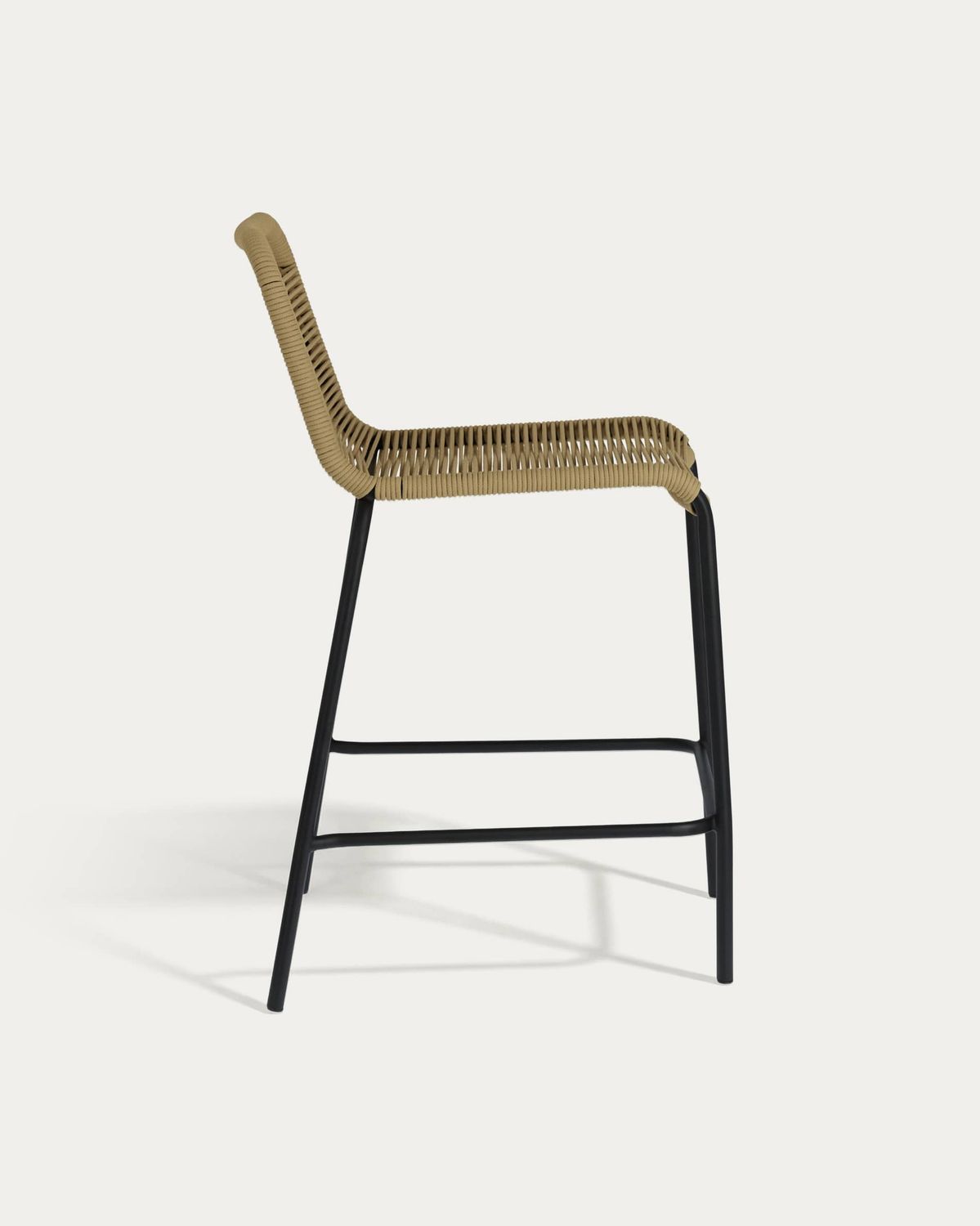 Taburete apilable Lambton de cuerda marrón y acero con acabado negro altura 62 cm