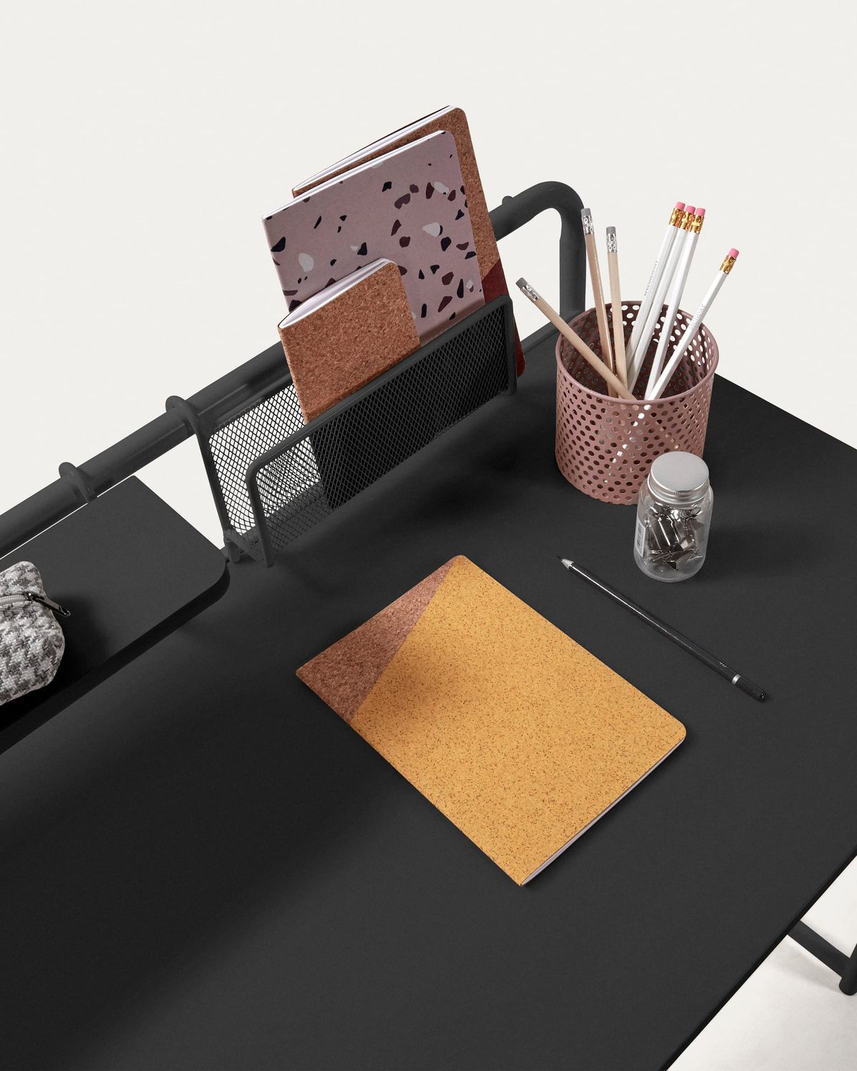 Mesa Foreman melamina acabado negro patas de acero acabado negro 98 x 46 cm