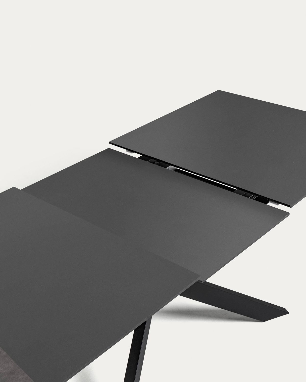 Mesa extensible Atminda de cristal y patas de acero acabado negro 160 (210) x 90 cm