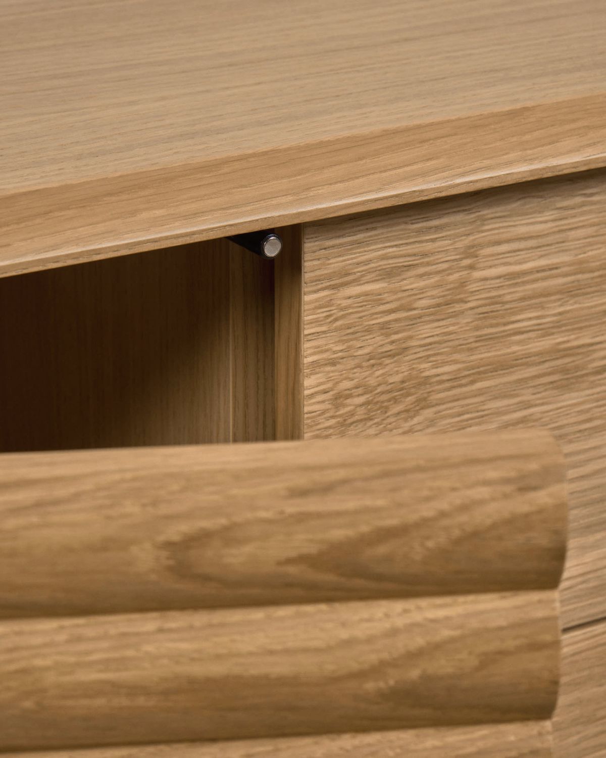 Aparador Lenon 2 puertas y 3 cajones de madera y chapa de roble 155 x 86 cm FSC MIX Credit