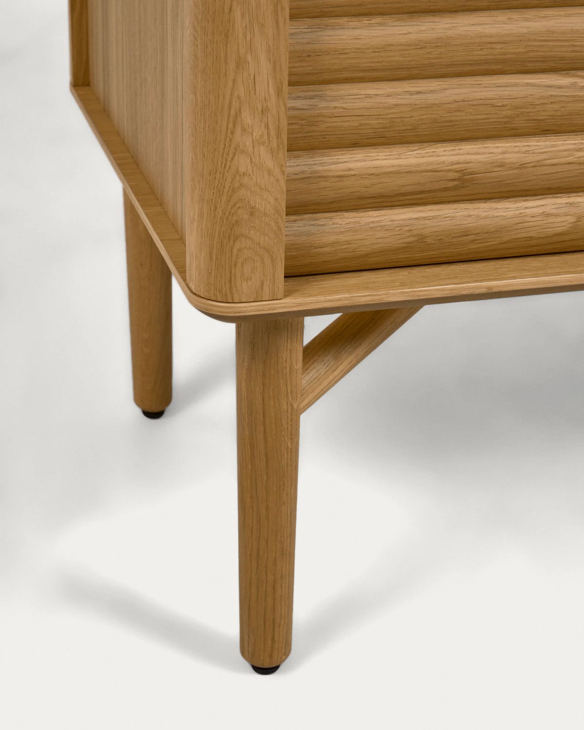 Aparador Lenon 2 puertas y 3 cajones de madera y chapa de roble 155 x 86 cm FSC MIX Credit