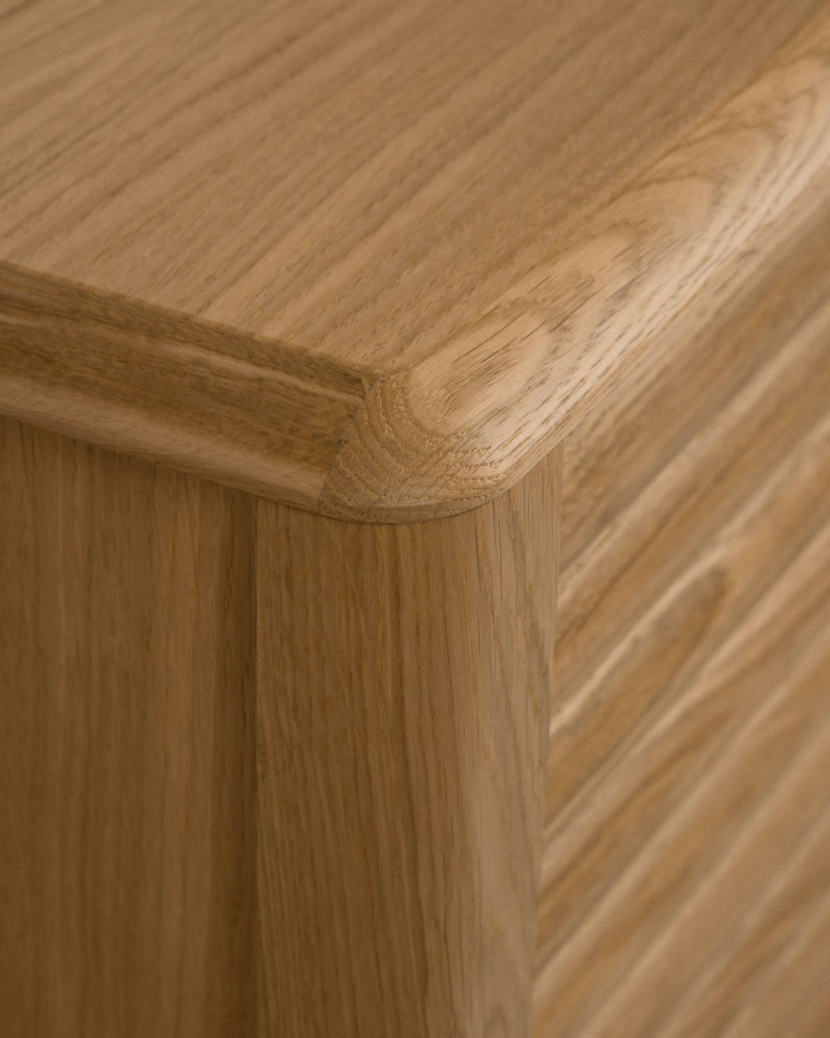 Aparador Lenon 2 puertas y 3 cajones de madera y chapa de roble 155 x 86 cm FSC MIX Credit