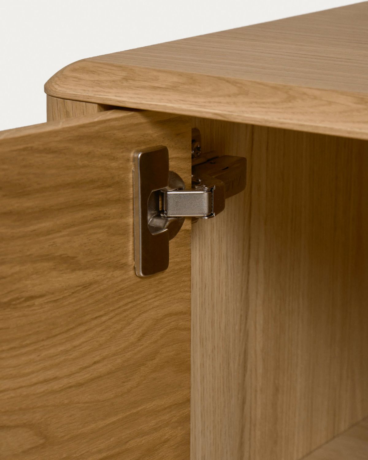 Aparador Lenon 2 puertas y 3 cajones de madera y chapa de roble 155 x 86 cm FSC MIX Credit