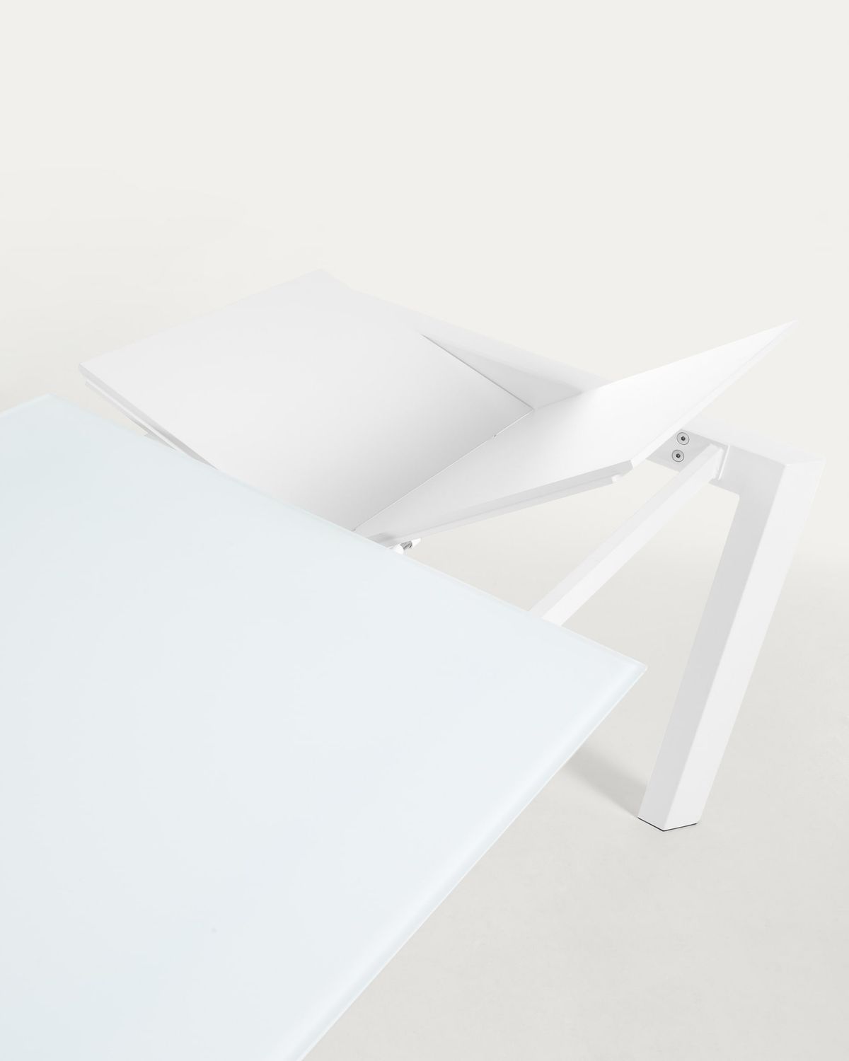 Mesa extensible Axis de cristal blanco y patas de acero acabado blanco 140 (200) cm