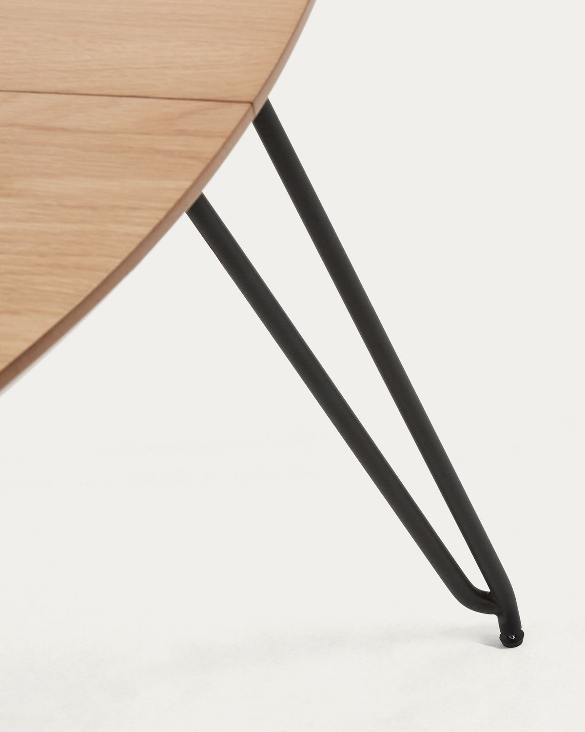 Mesa extensible redonda Novac Ø 120 (200) cm chapa de roble patas de acero acabado negro