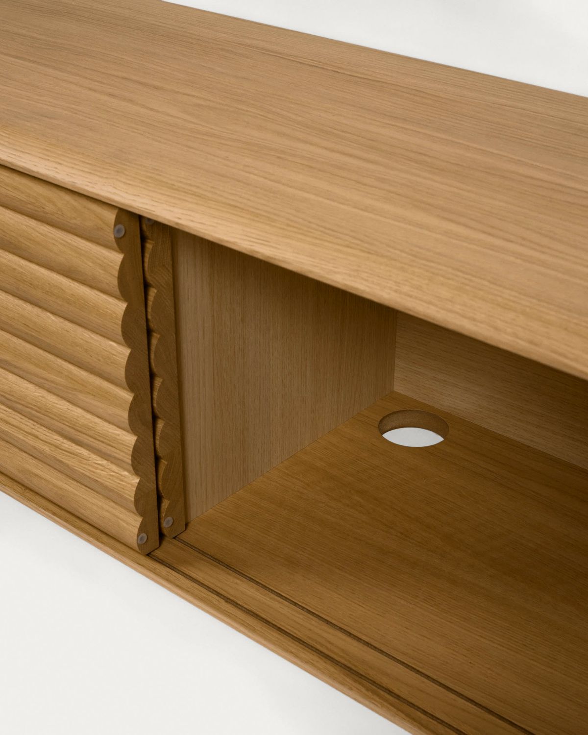 Mueble TV Lenon 2 puertas de madera maciza y chapa de roble 200 x 57 cm FSC MIX Credit