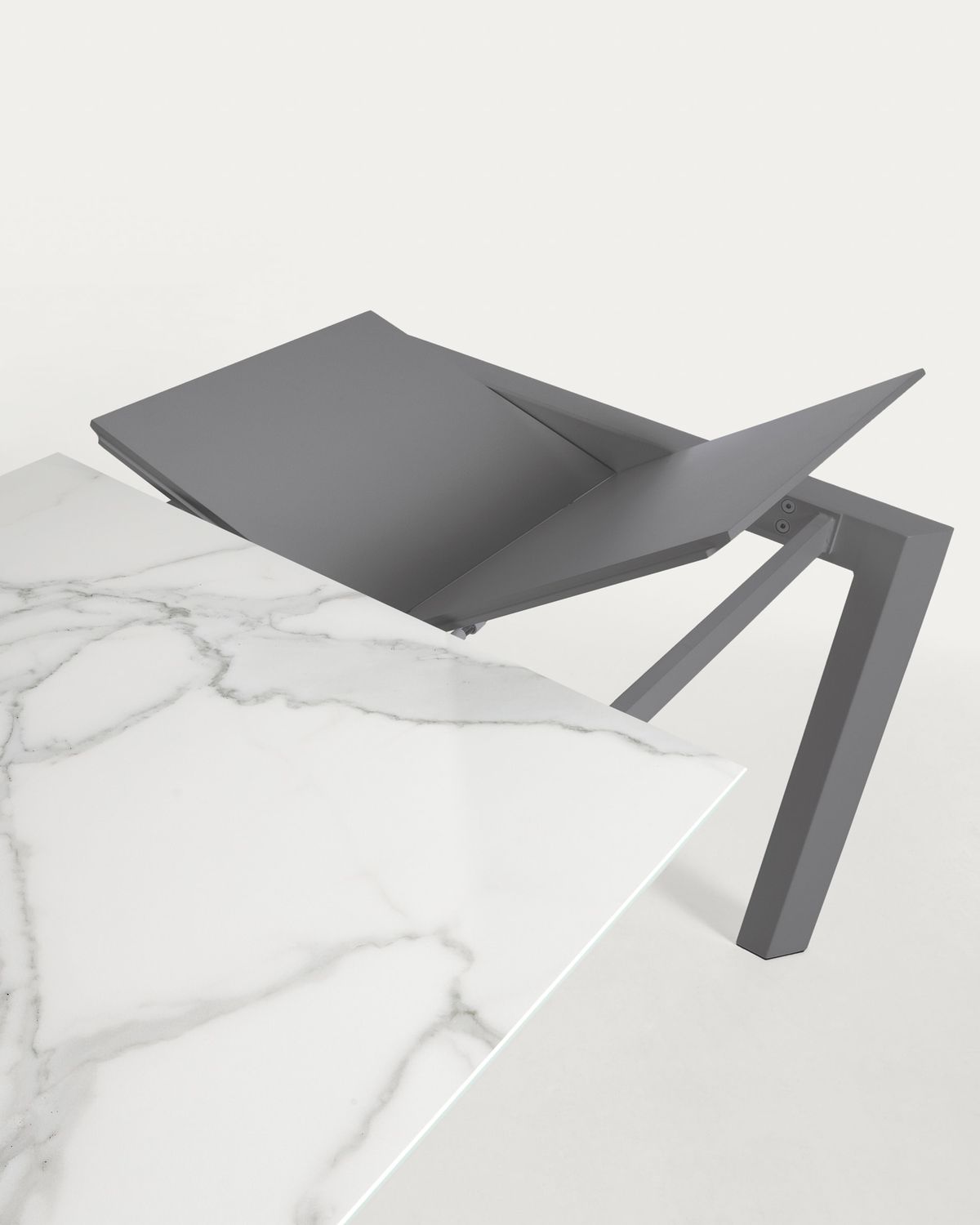 Mesa extensible Axis porcelánico acabado Kalos Blanco patas gris oscuro 140 (200) cm