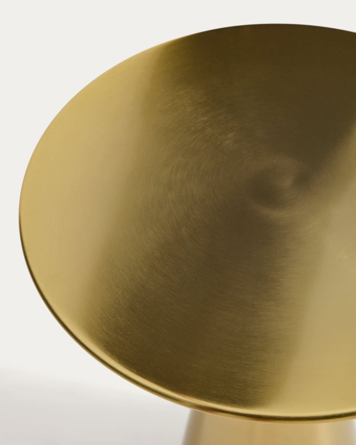 Mesa auxiliar Rhet de metal con acabado dorado Ø 39 cm
