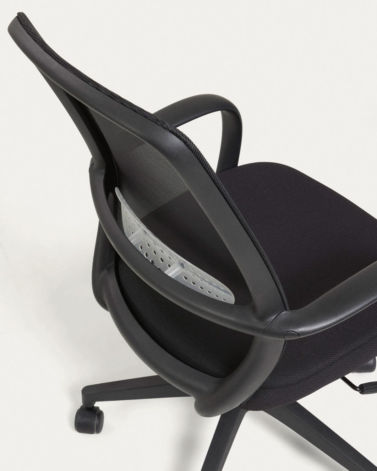 Silla de escritorio Melva negro  y patas de acero negro