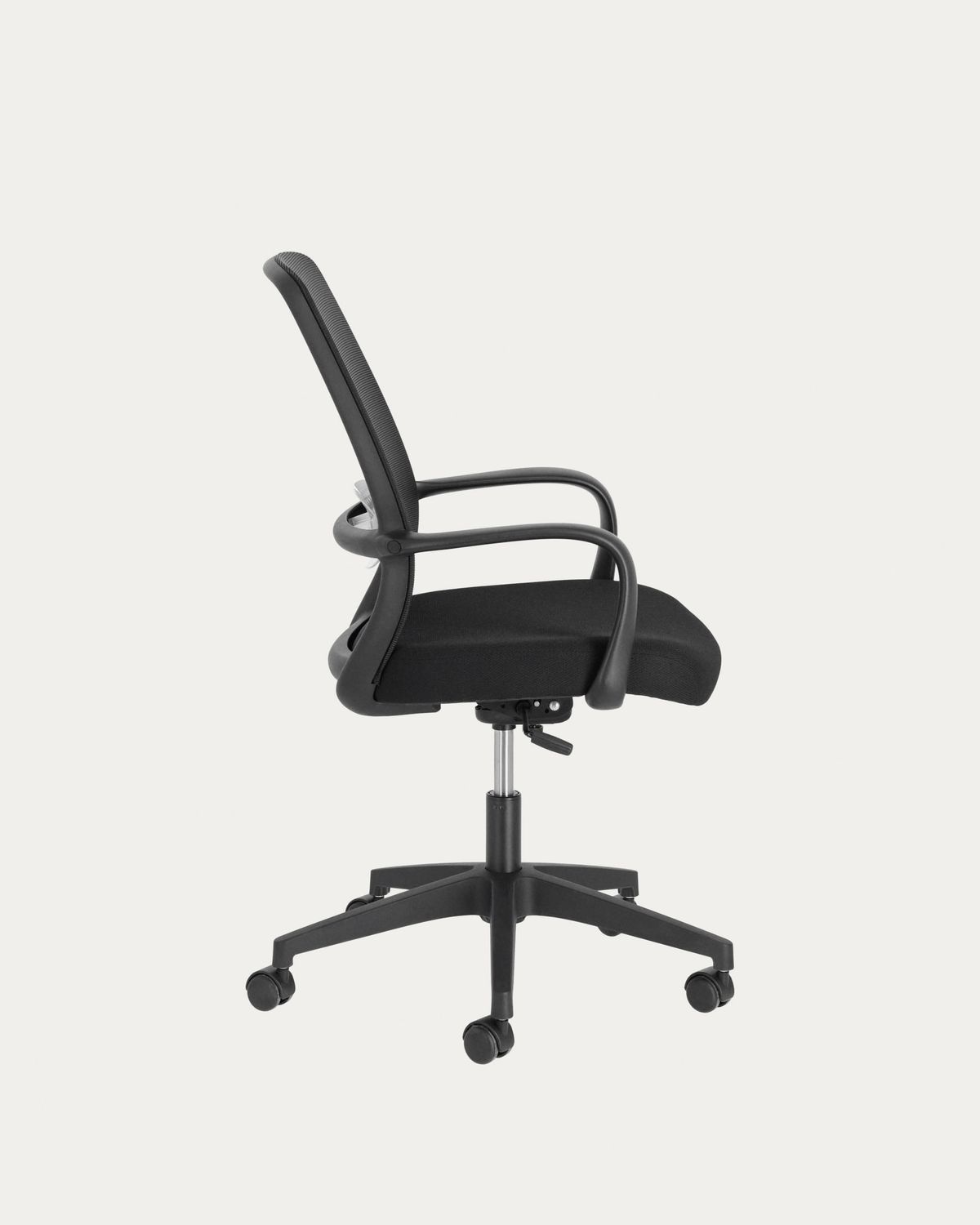 Silla de escritorio Melva negro  y patas de acero negro