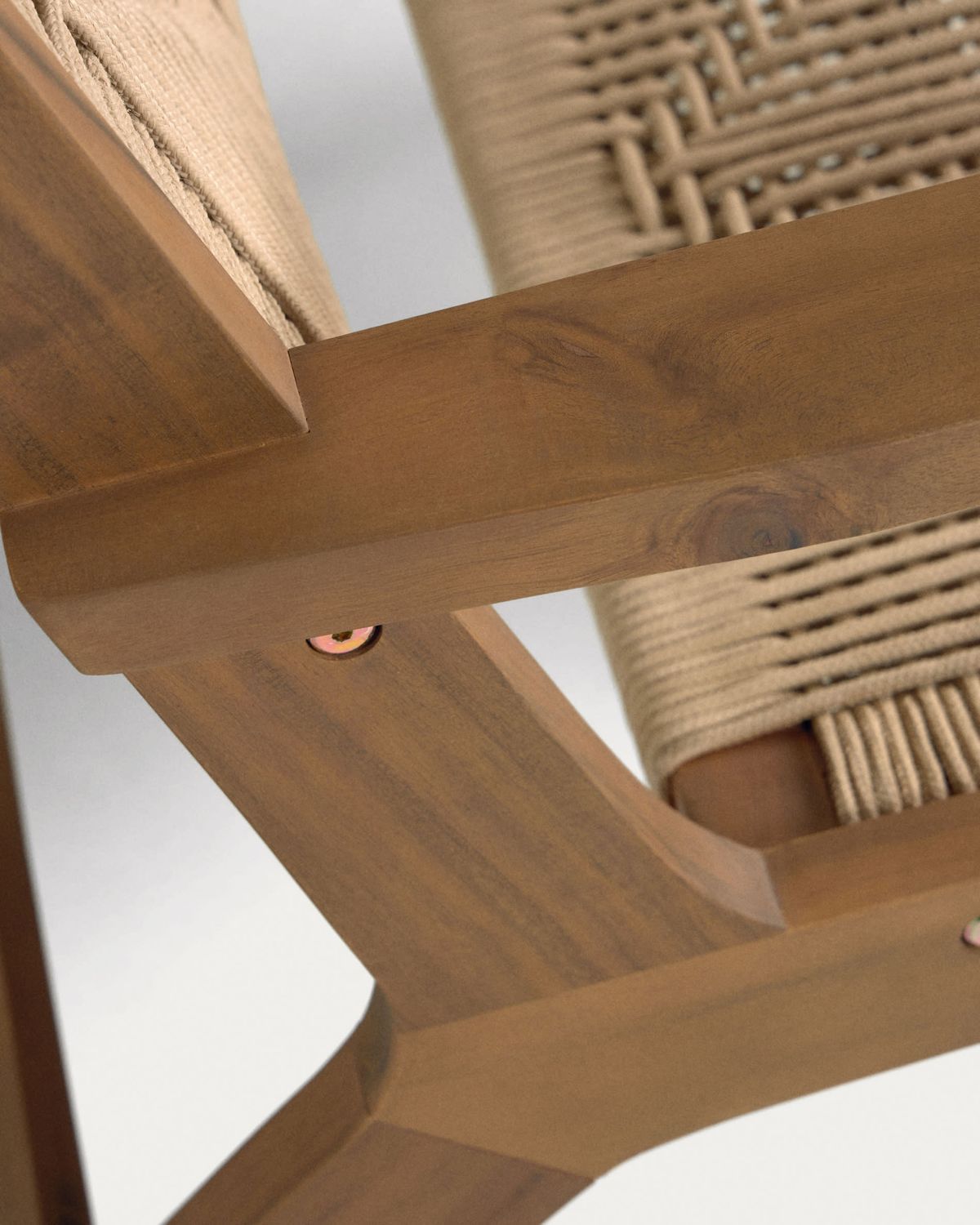 Sillón Geralda madera maciza acacia con acabado oscuro FSC 100%