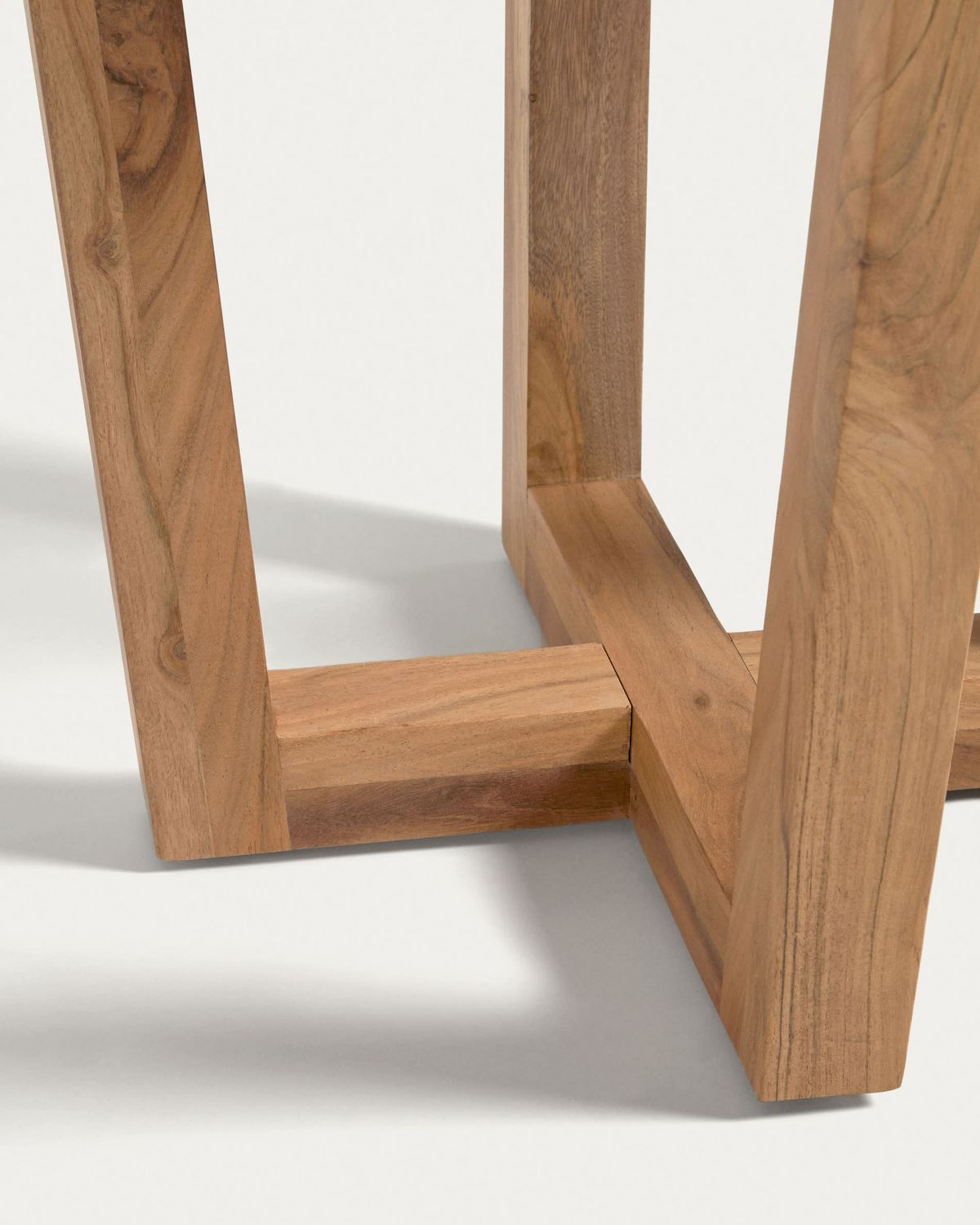 Mesa redonda Nahla de madera maciza de acacia con acabado en tono natural Ø 90 cm