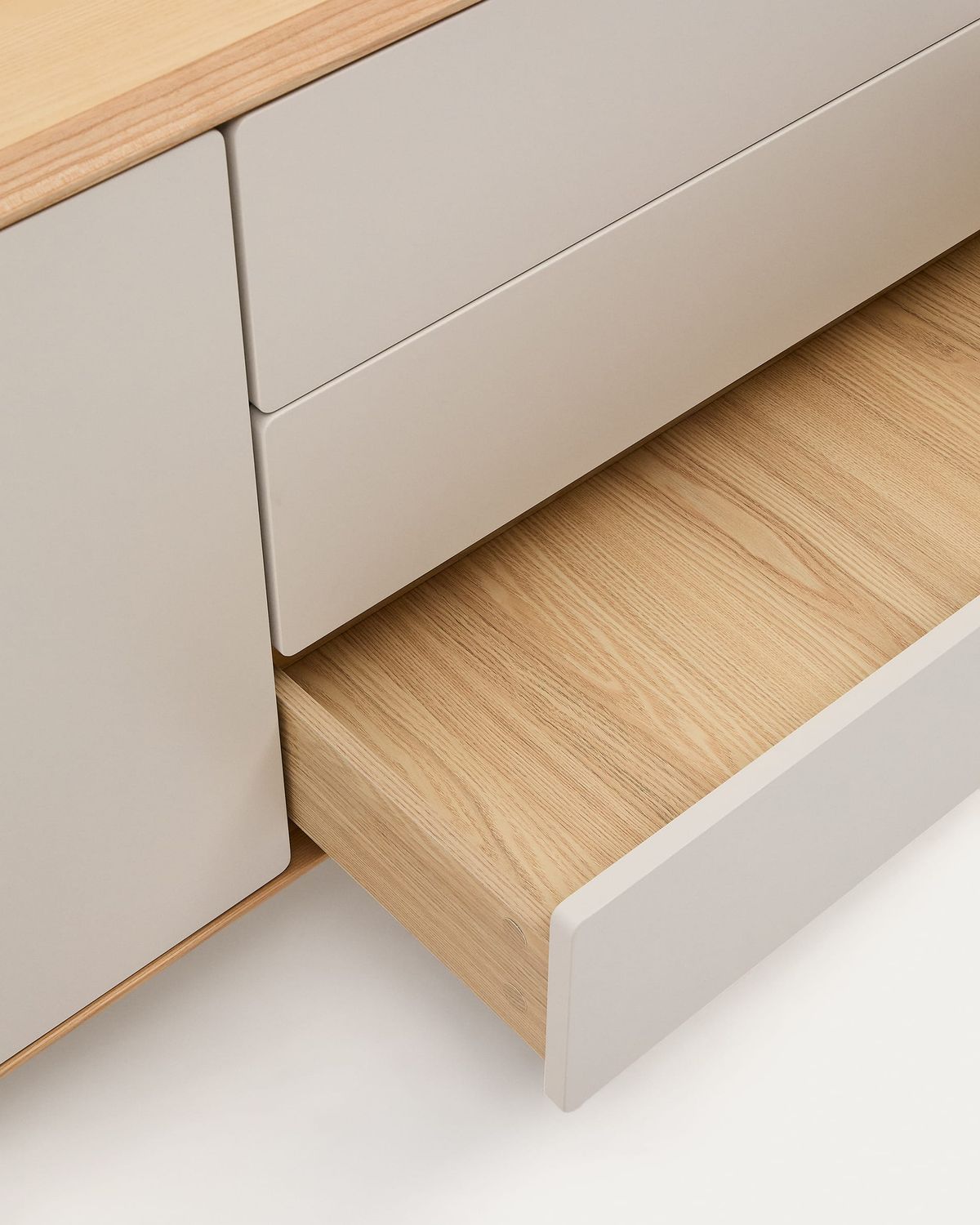 Aparador Anielle 1 puerta y 3 cajones de madera maciza y chapa de fresno 150 x 78 cm