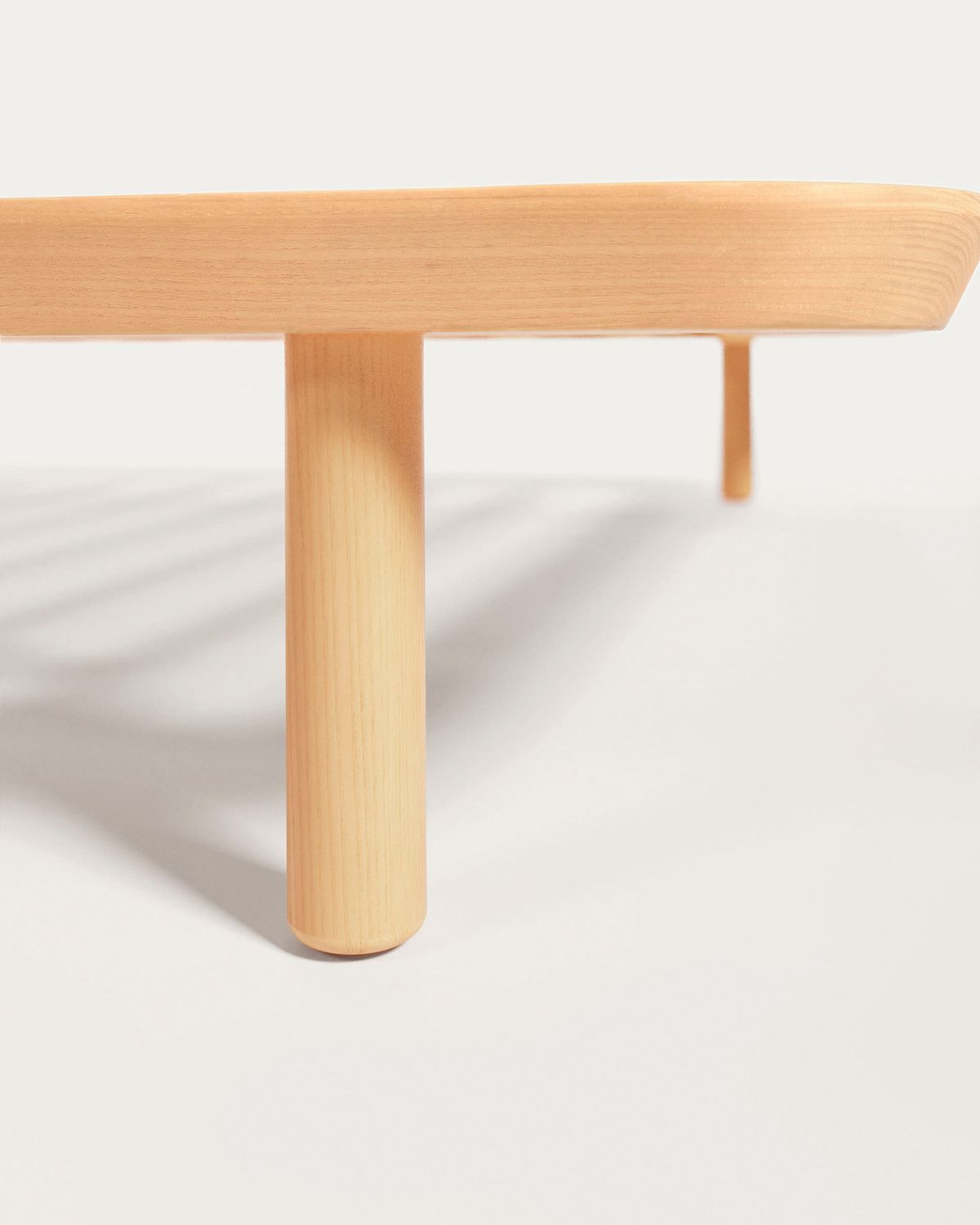 Cama Anielle de madera maciza de fresno para colchón de 90 x 200 cm