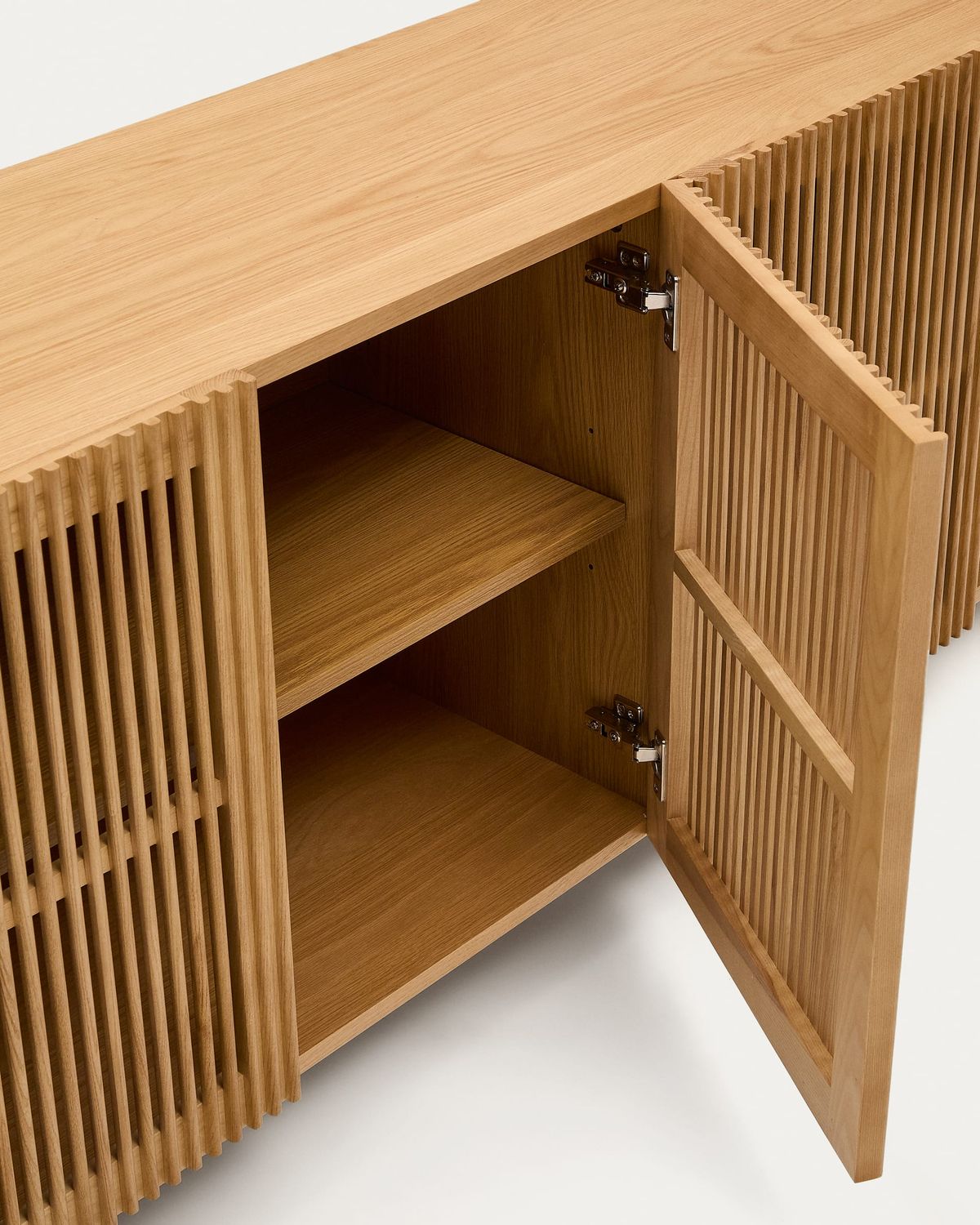 Aparador Beyla 4 puertas de madera maciza de fresno y chapa de roble 180 x 71,5 cm FSC 100%